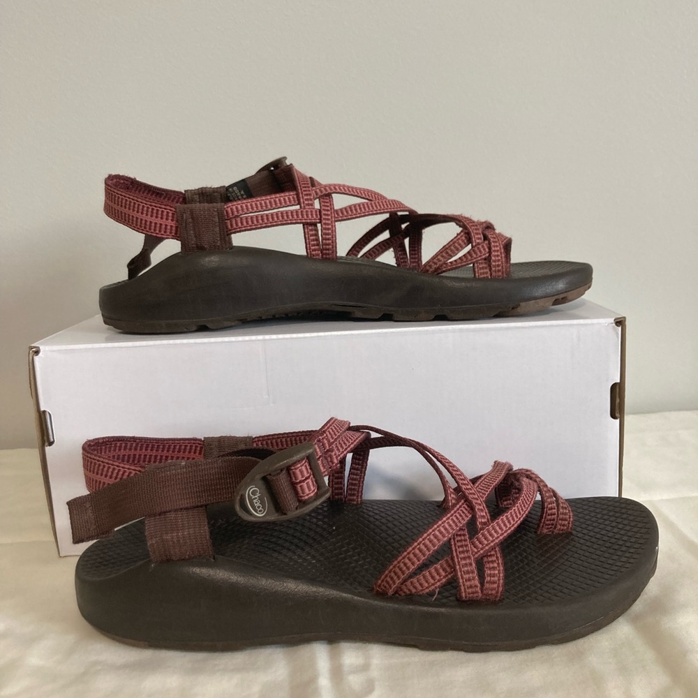 Chaco w 10 thin double strap pink/purple